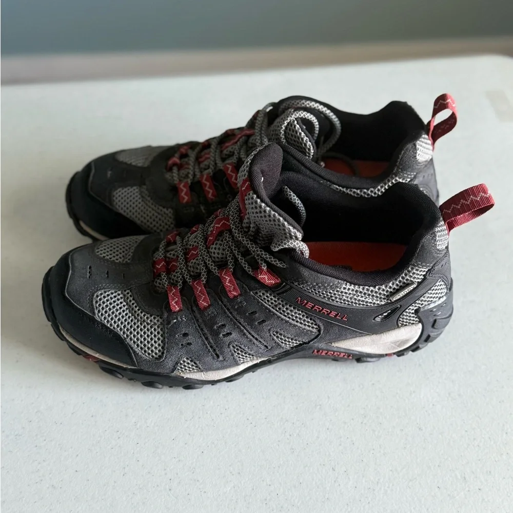 Merrell Men’s Size 8 Waterproof Hiking Shoe
**Host Pick** - Picture 6 of 8